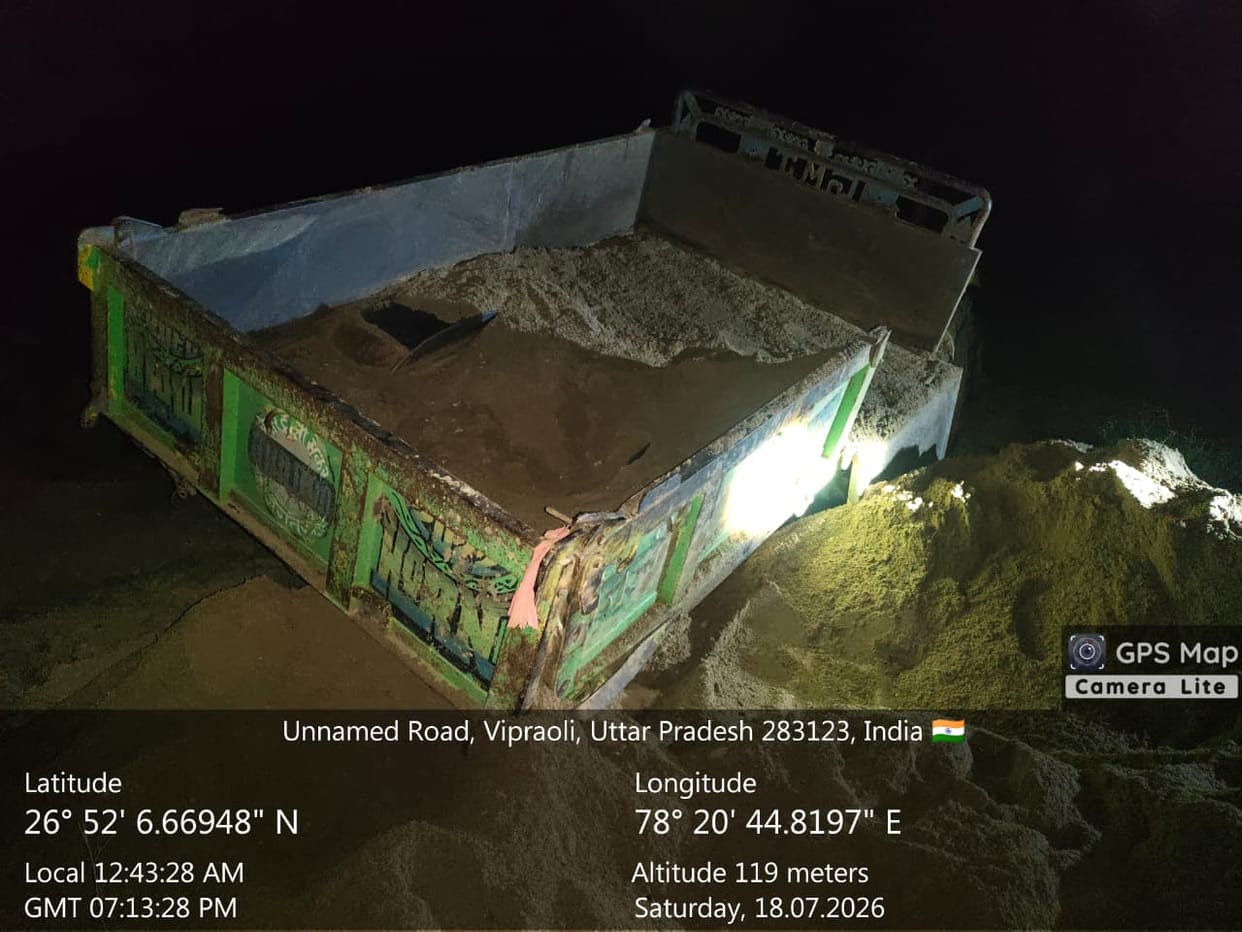 Tractor loaded with sand seized in the ravines of Vipravali.