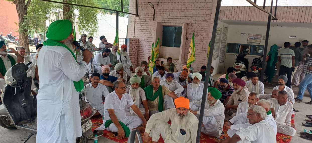 Farmers enraged over power shortage, laid siege to power station