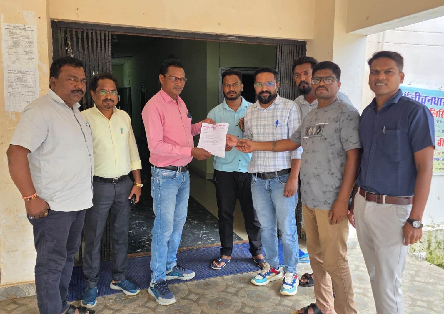 स्वास्थ्य विभाग के कर्मचारी