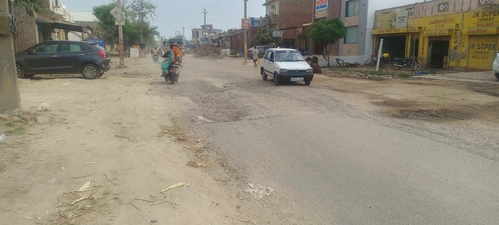 Dilapidated Pundri Road becomes a cause of accidents; commuters troubled by deep potholes.