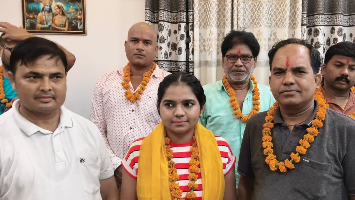 Sonam and Aashika felicitated for their success in NEET