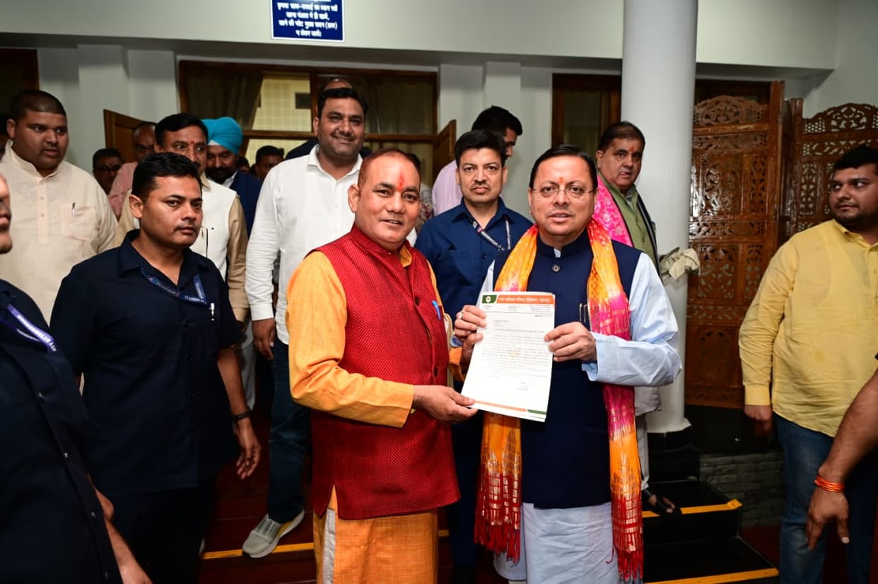 Municipal Council President Negi met the CM.