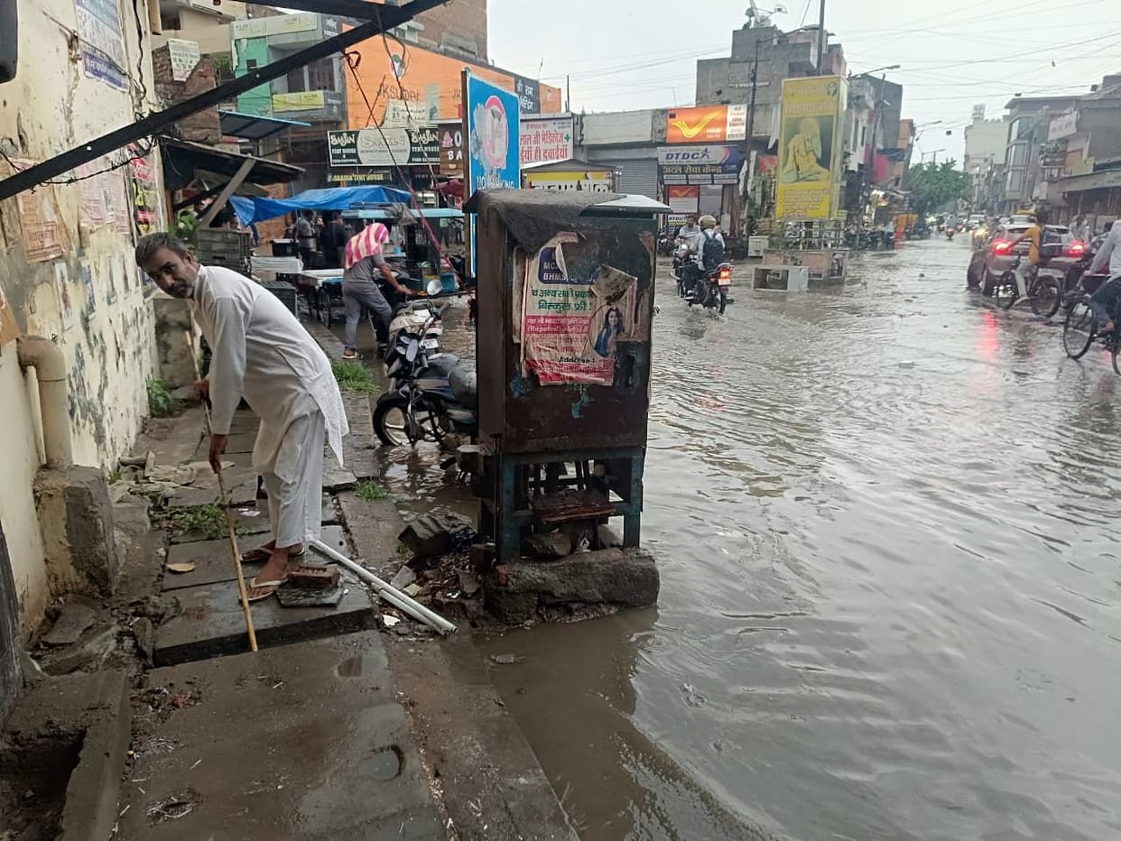 Slow pace of drain construction; road submerged after just 4 mm of rain.