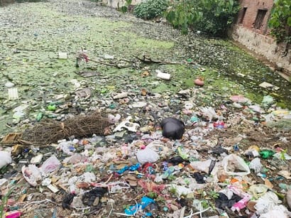 Hansaka's ancient *johad* (traditional water pond) in a dilapidated state; filled with contaminated water and garbage.