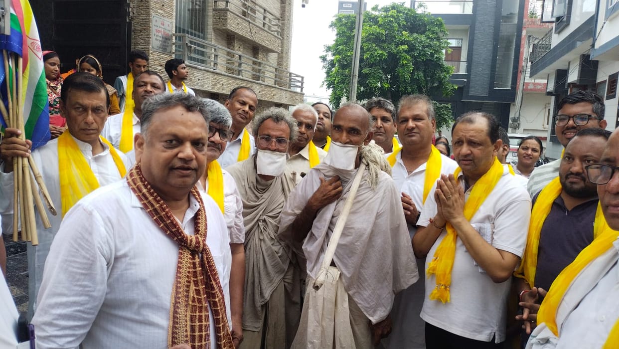 Dr. Rajesh Muni Maharaj, an observer of strict vows, has entered the city for Chaturmas.