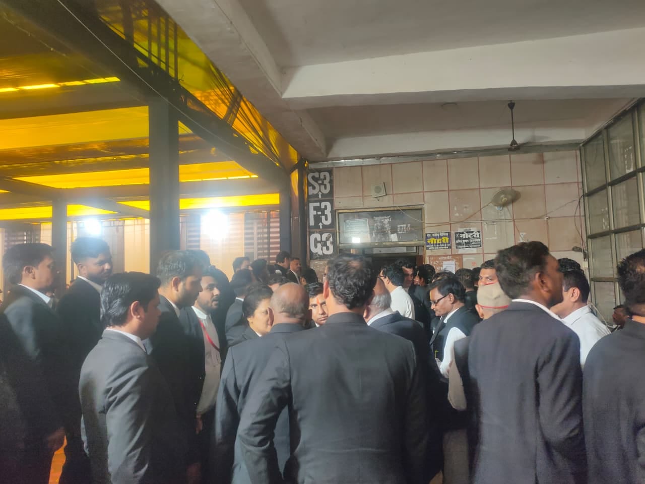 हंगामे व विरोध के कारण जिला अधिवक्ता संघ चुनाव निरस्त