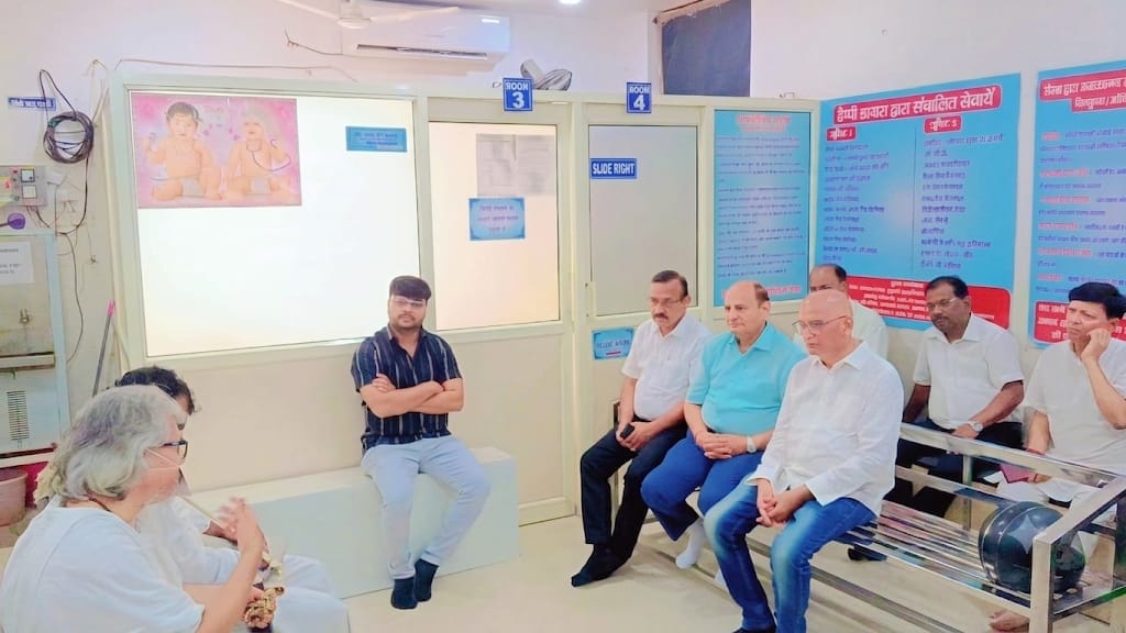 Anupam Muni Maharaj praised the service work