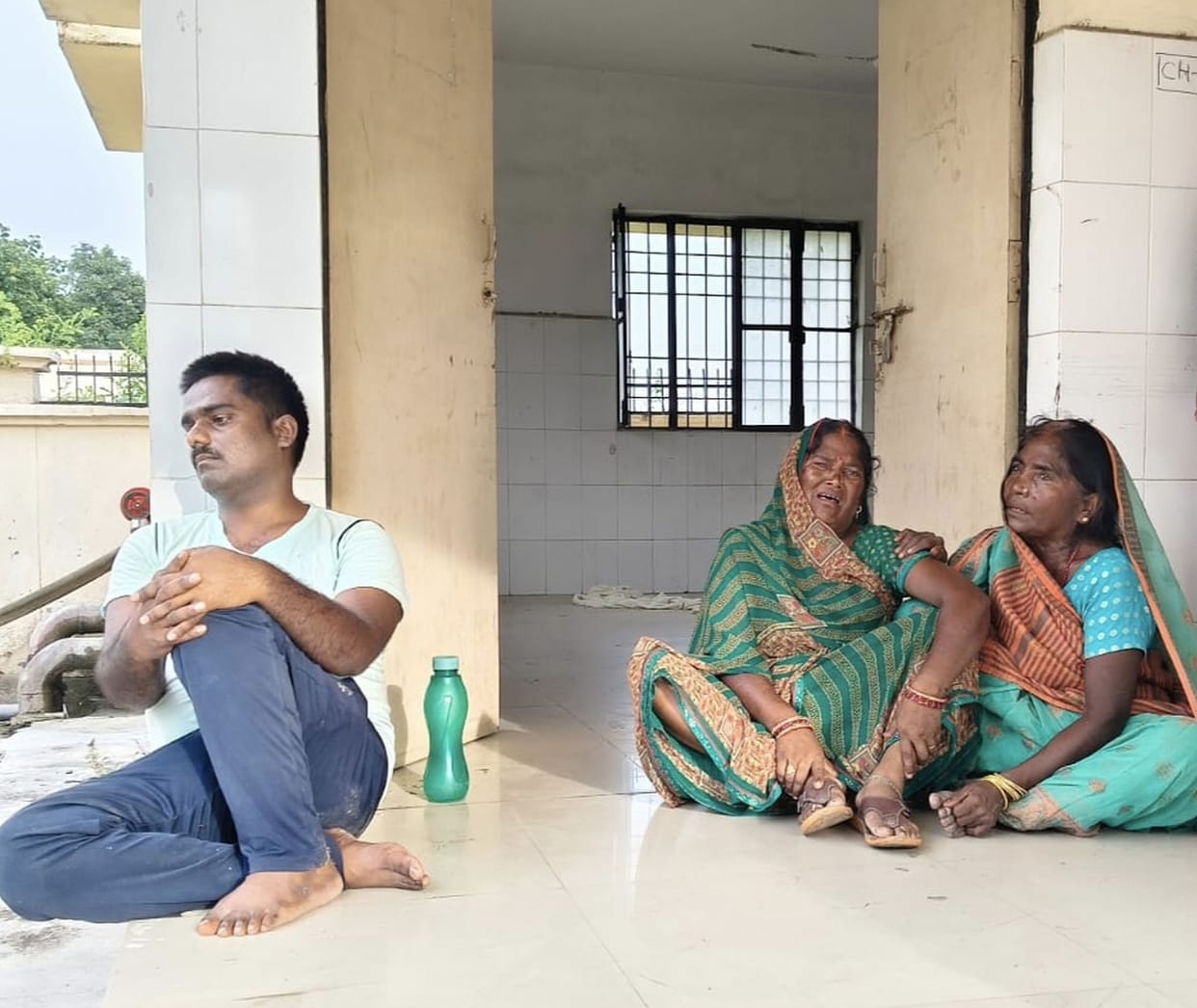 Farmer dies after suffering electric shock while installing a fan.