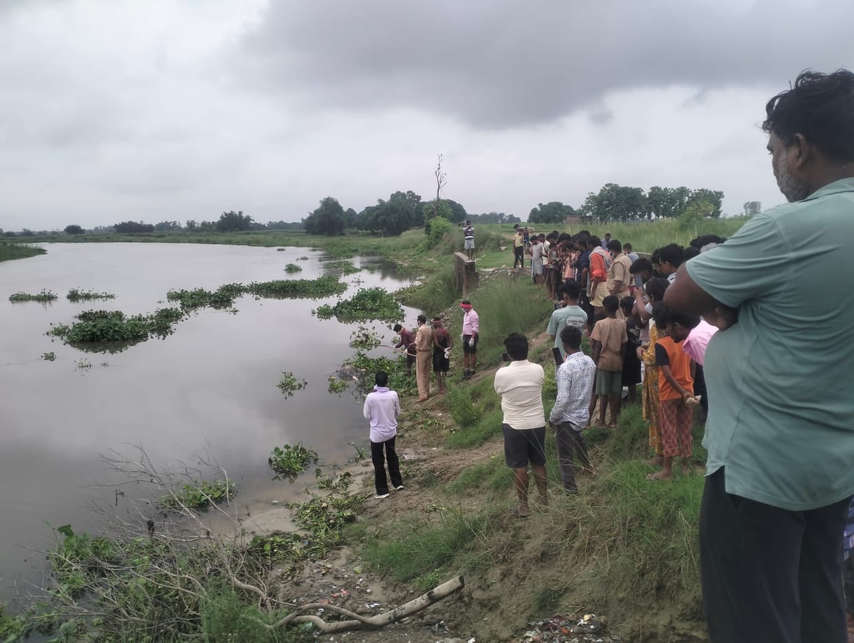 Decomposed body of a young man found in Kuano; identity not established.