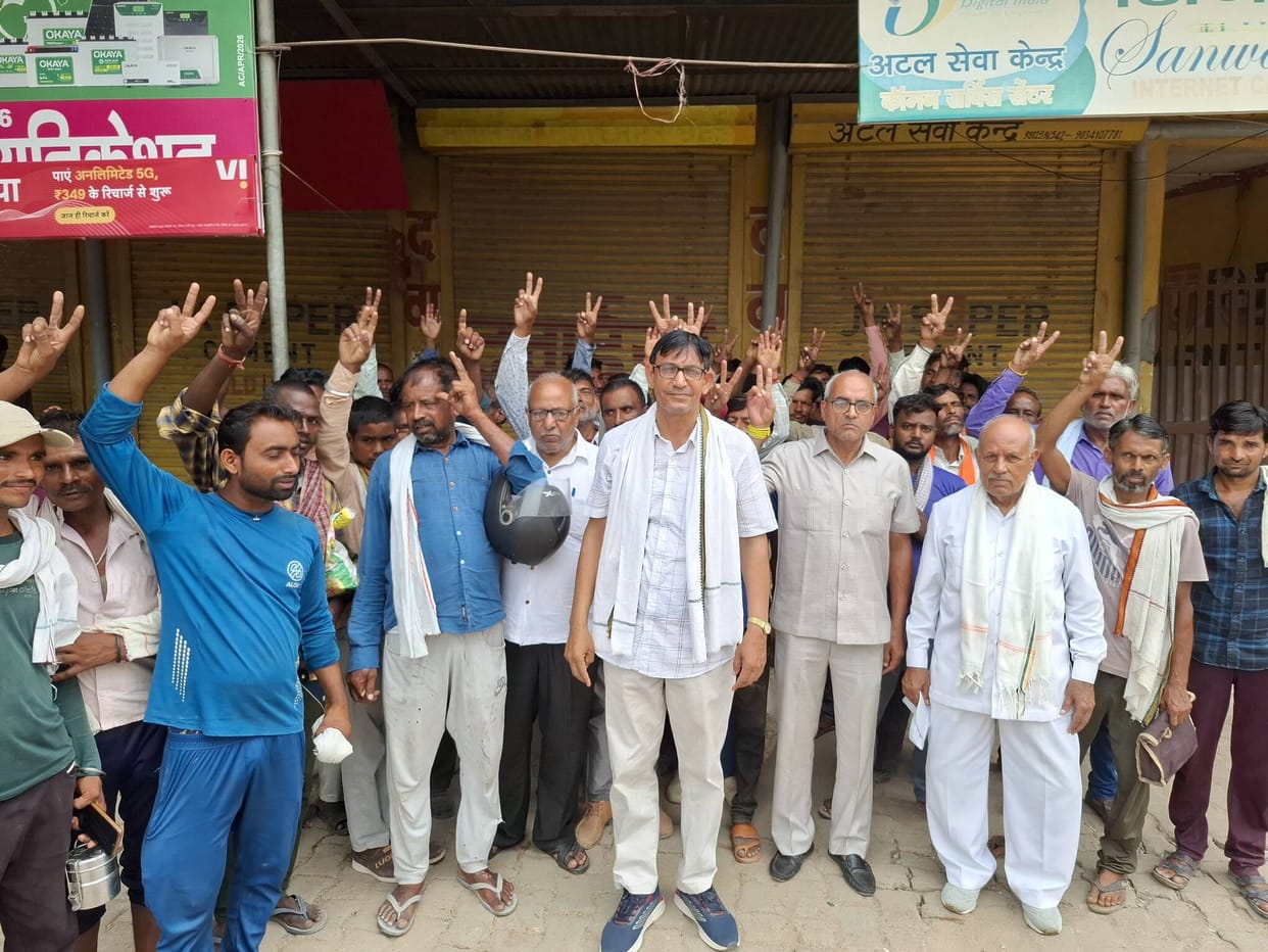 Lok Seva Manch hears grievances of artisans and laborers; workers demand social security.