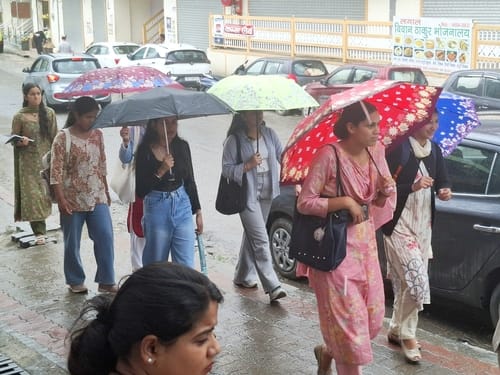 Rain in Manali, Koksar, and Banjar.