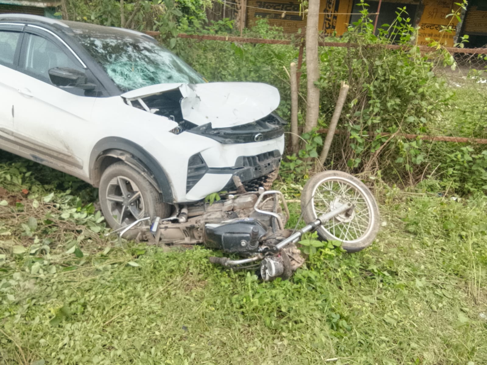 सड़क हादसे में एक की मौत दूसरा घायल