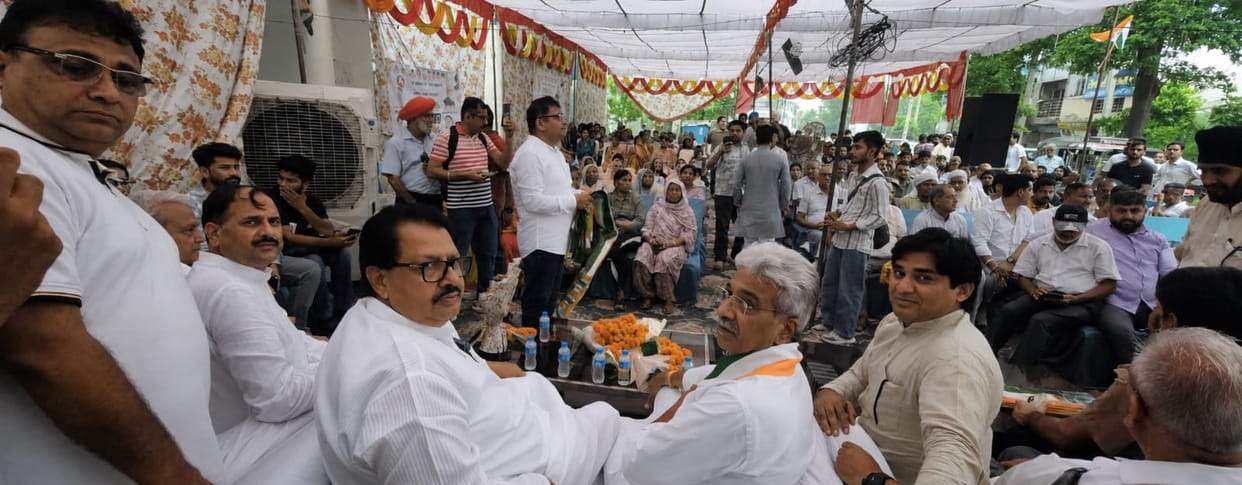 Government is suppressing every voice raised against it: Singh
