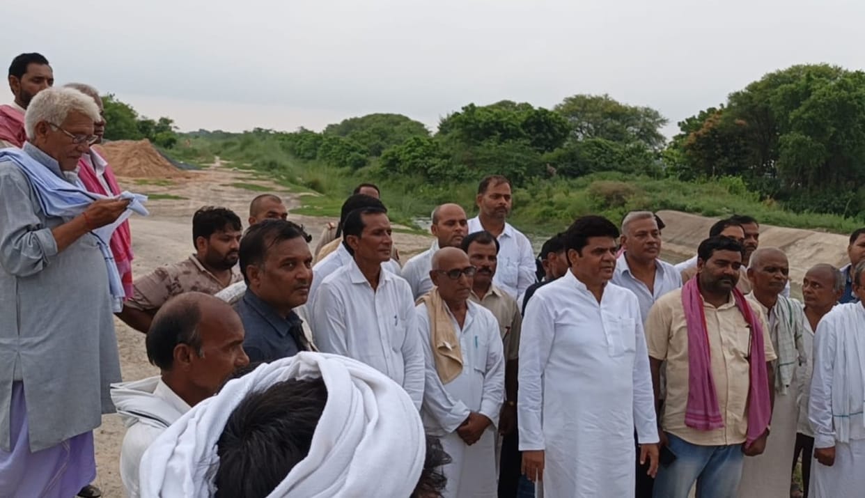SP MLA got angry over dry canals, raised questions on the irrigation system