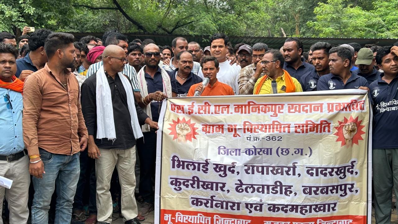 एसईसीएल प्रबंधन को सौंपा ज्ञापन