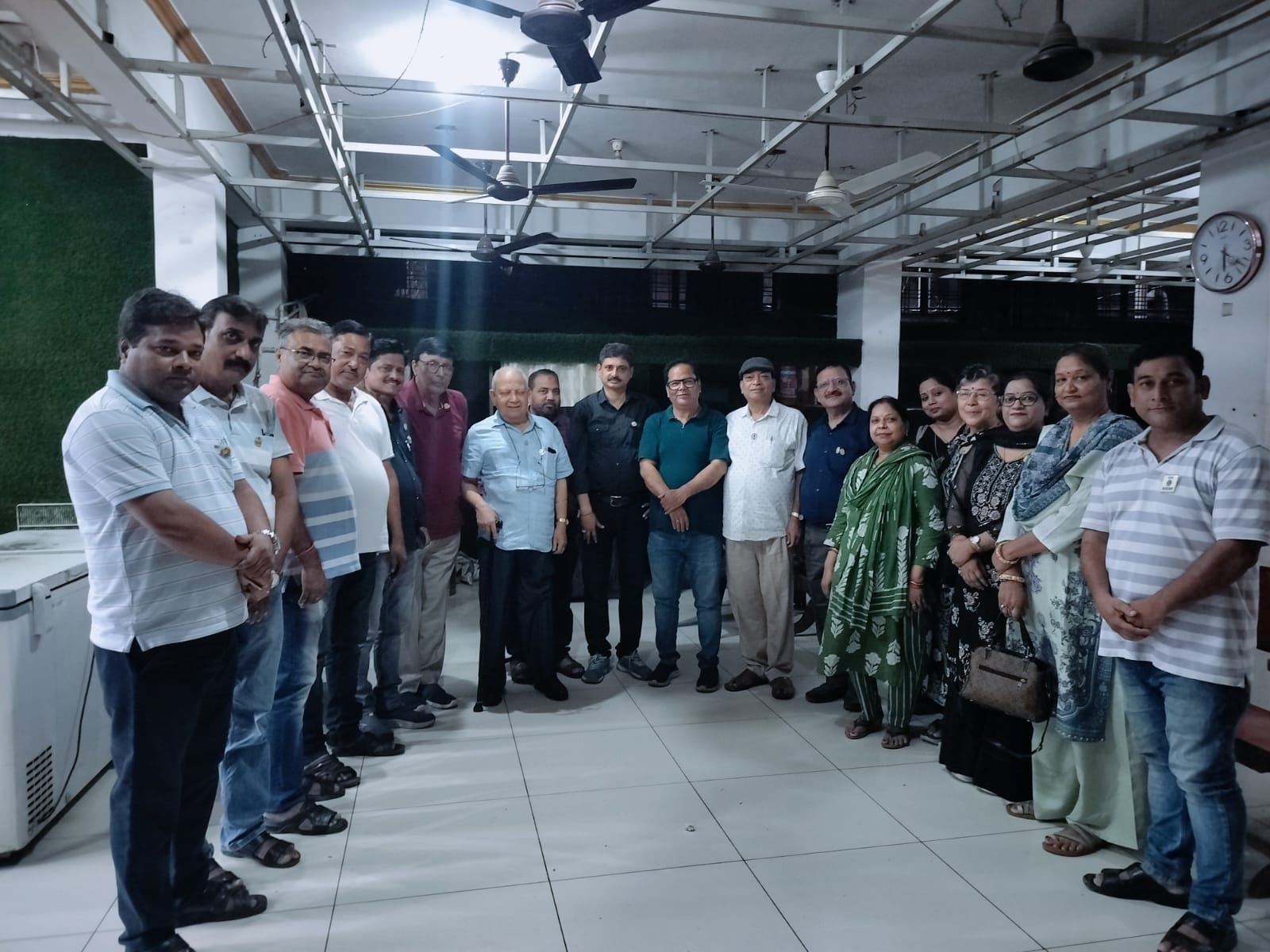 लायंस क्लब जौनपुर 'गोमती' की निदेशक मंडल की बैठक में शामिल पदाधिकारी। स्रोत-क्लब