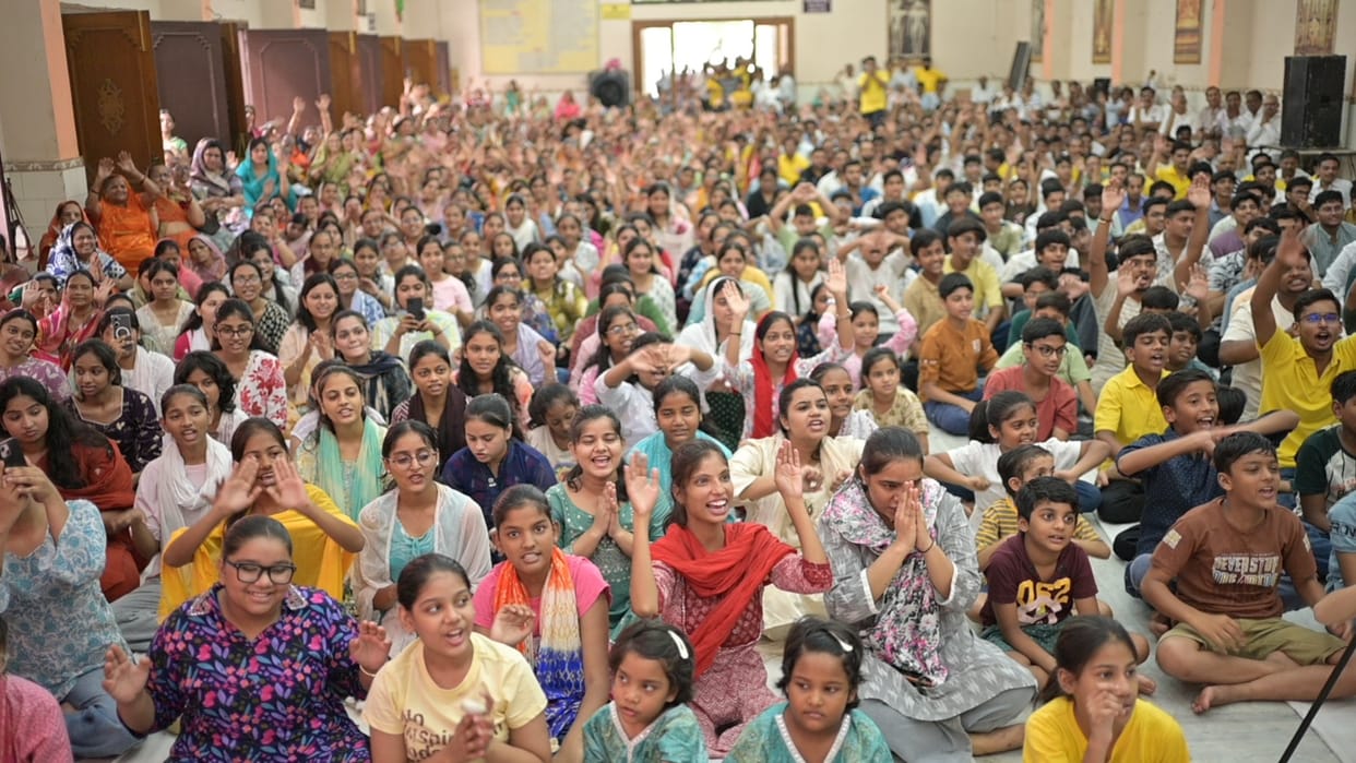 Muni Samunishri and Matv Sagar Maharaj discussed the mental struggles faced by the youth.
