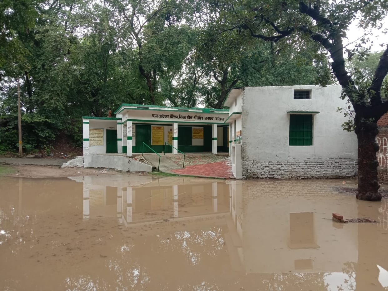 A light drizzle continued for 12 hours starting overnight; rainfall exceeded 35 millimeters.