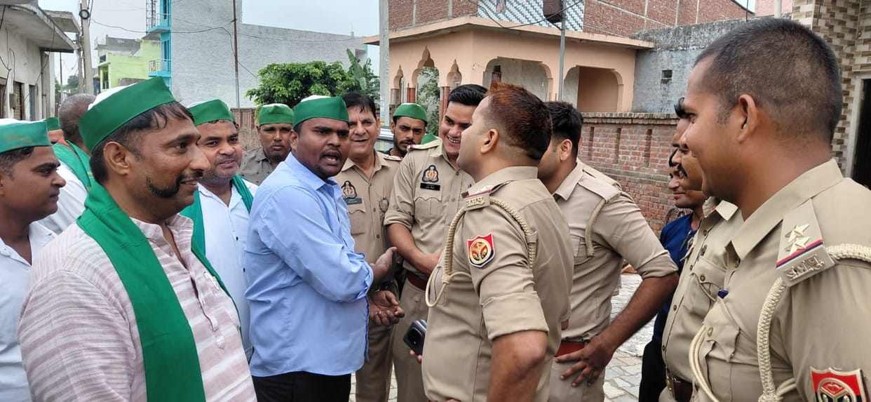 Uproar at the police station in protest against Chaduni's arrest.