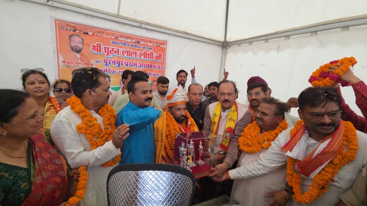 पूरनपुर में भाजपा के क्षेत्रीय अध्यक्ष का स्वागत करते विधायक, एमएलसी, नगर पालिका चेयरमैन और अन्