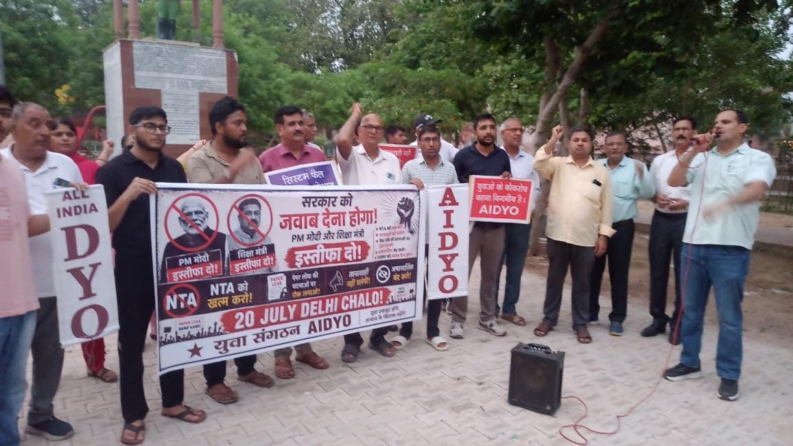 Protest against the removal of Sonam Wangchuk from the protest site.