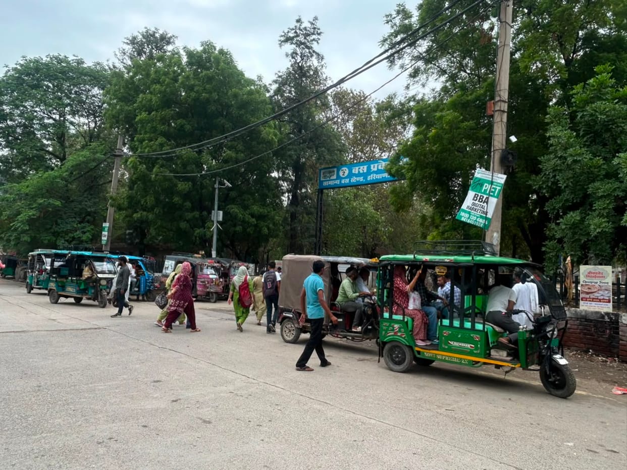 Auto-rickshaws obstructing bus operations