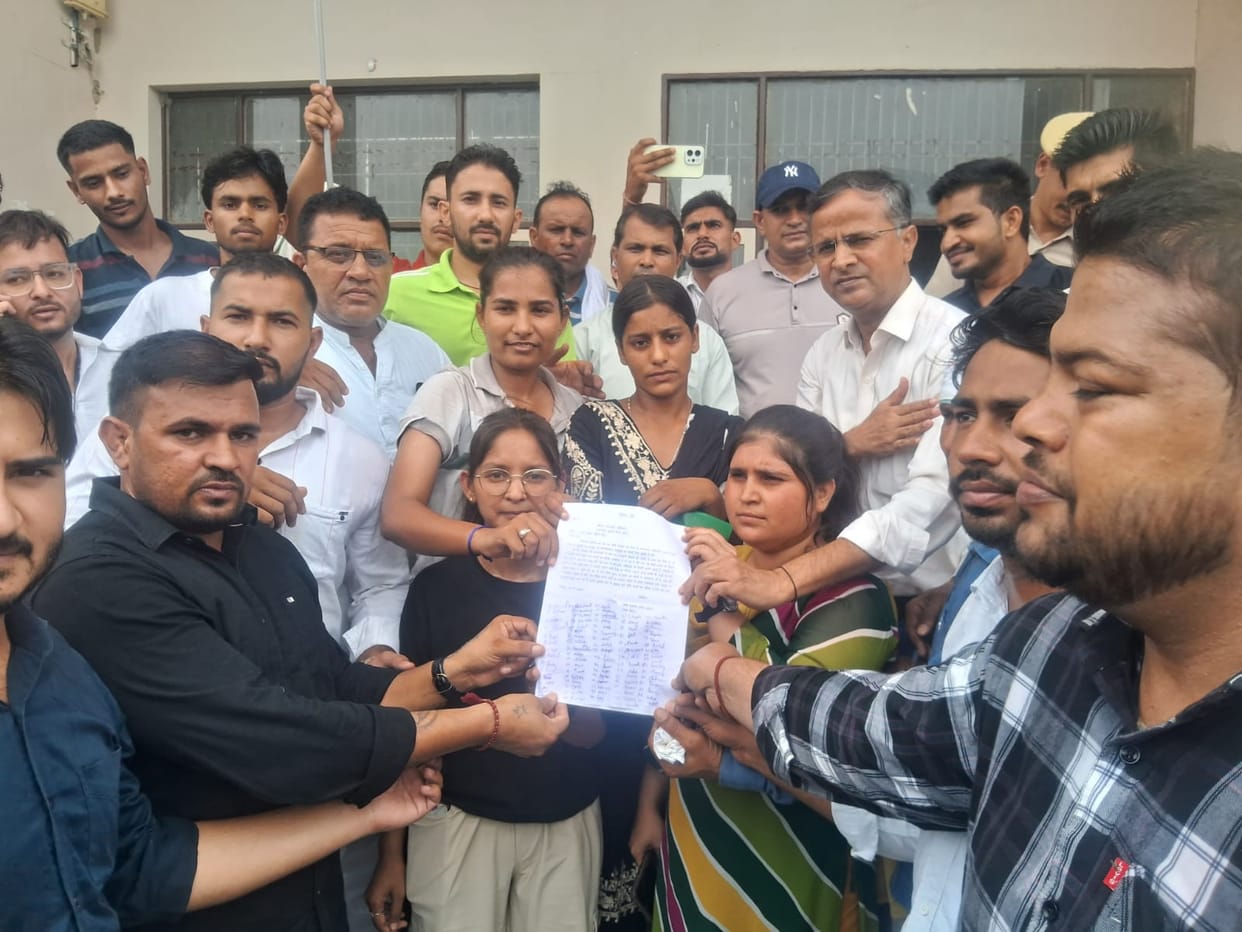 Students raised slogans against the government over the paper leak and submitted a memorandum to the SDM.