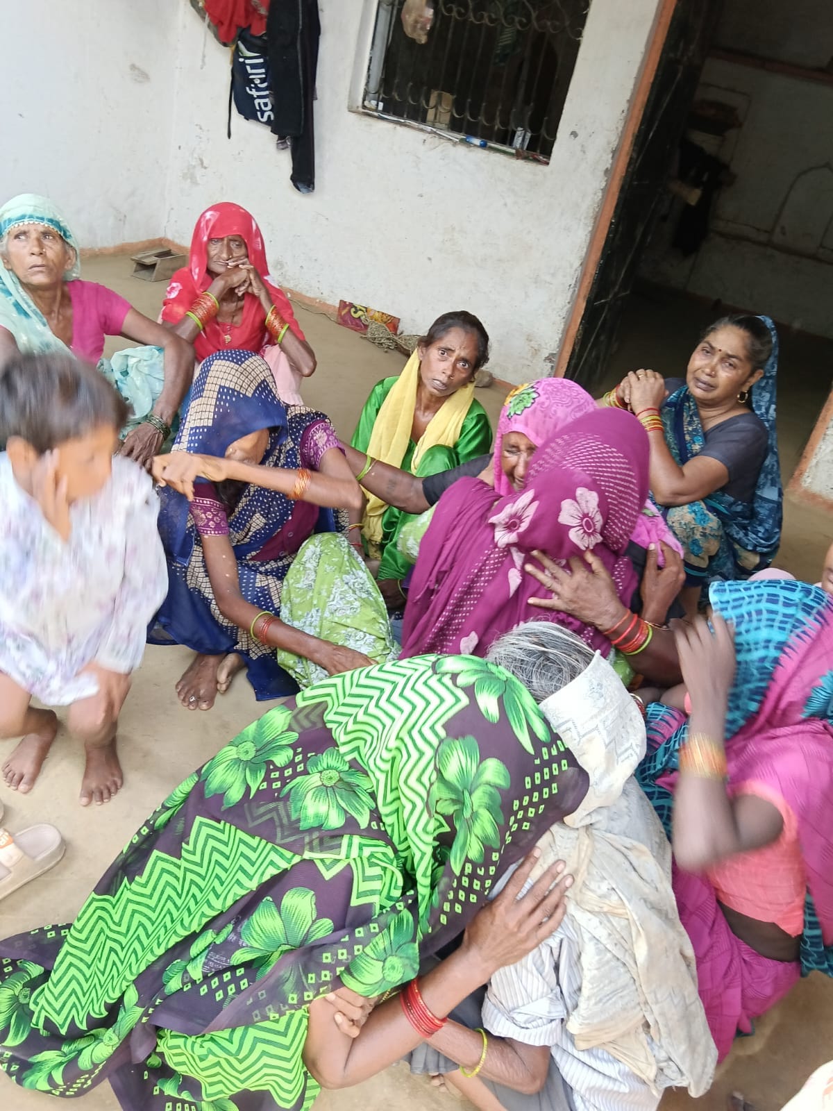 Child dies after vomiting and stomach pain; allegation of wrong injection.