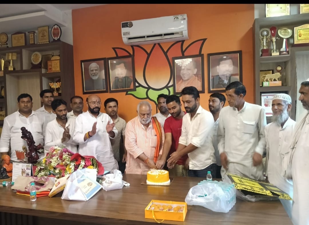 Former MLA Satveer Tyagi's birthday celebrated.