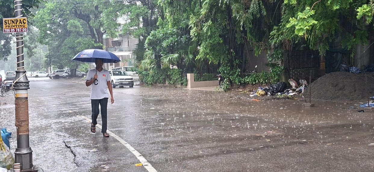 Temperature drops by three degrees due to rain; waterlogging causes inconvenience to people