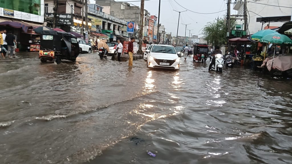 Heavy rain lashed down for an hour, bringing relief from the heat and proving beneficial for crops