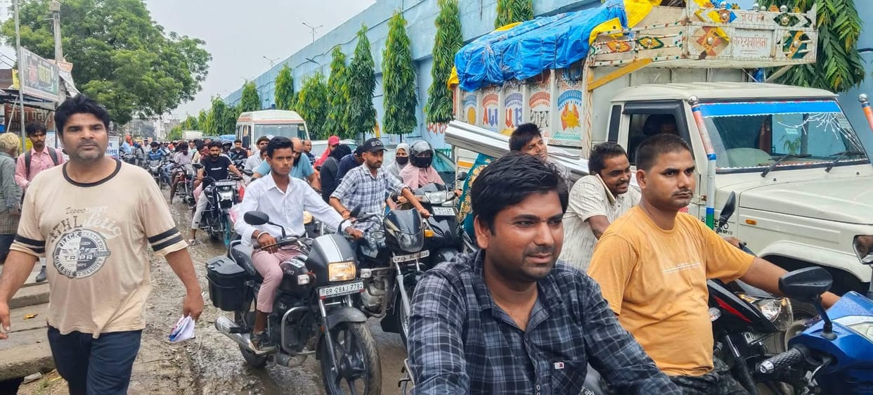 Under-construction flyover a nightmare for Fazilnagar... daily traffic jams and risk of accidents.