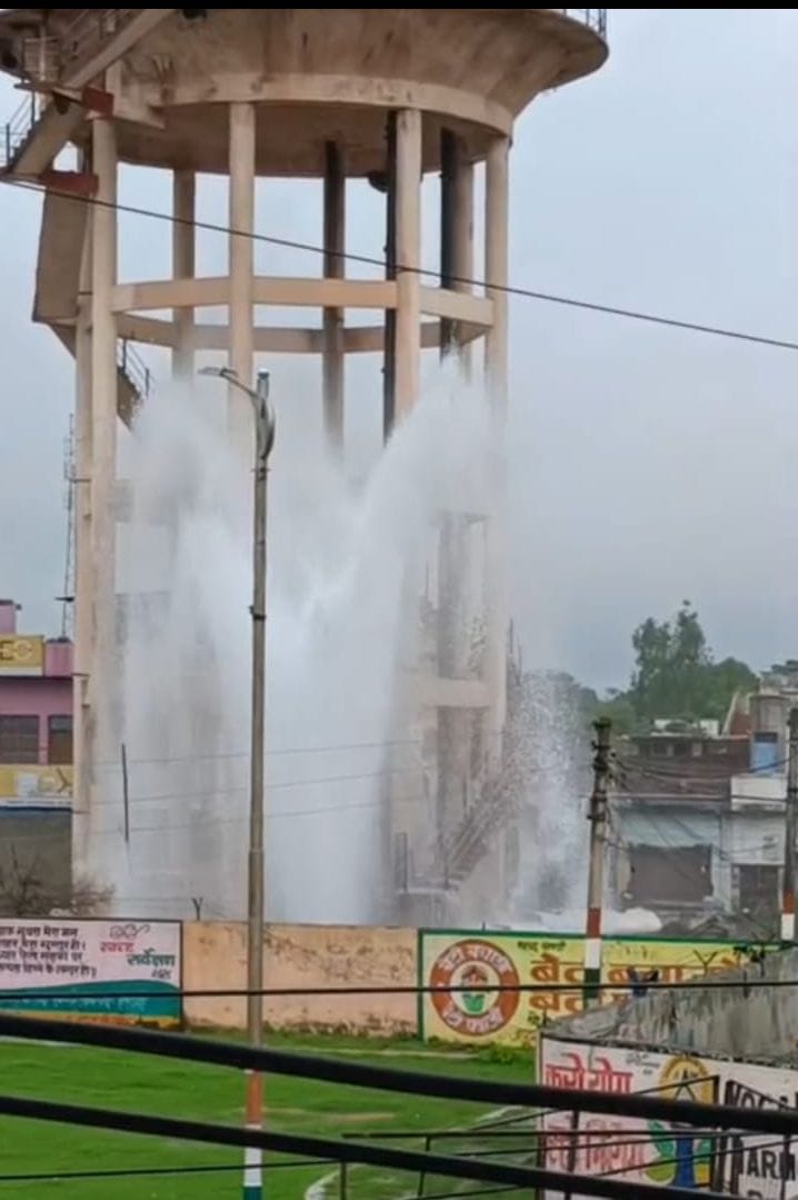 A valve burst while repairing a leak, causing a fountain of water to gush out, disrupting supply.