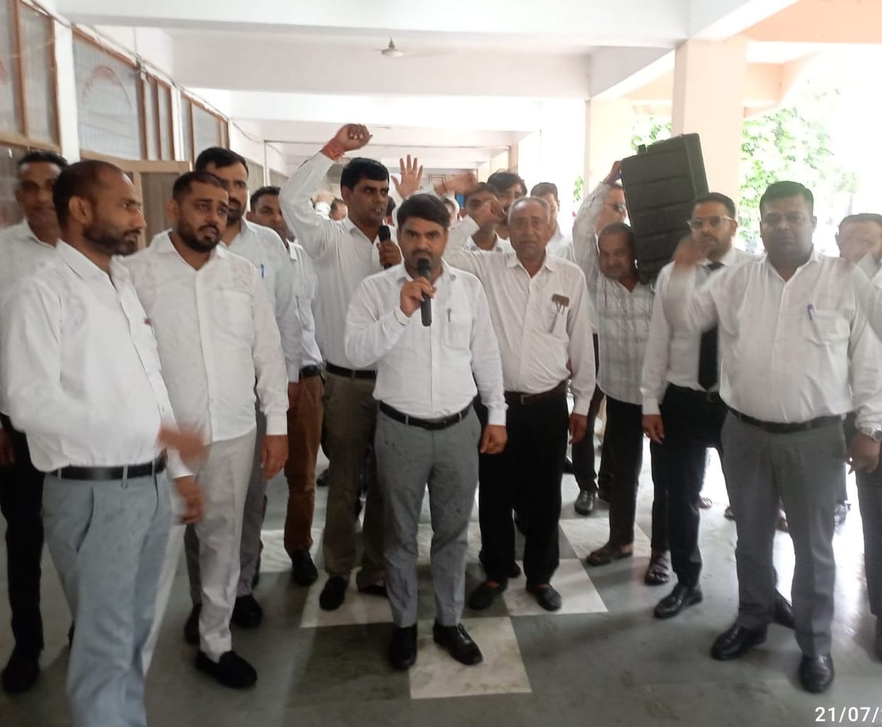 Advocates protest against the SDM and DSP offices.