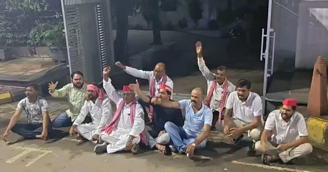 Party workers protest against the arrest of the SP chief.