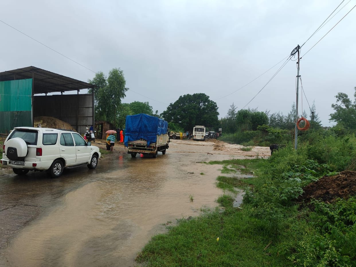 Gagret submerged in torrential rain; waterlogging exposes the flaws in the drainage system.
