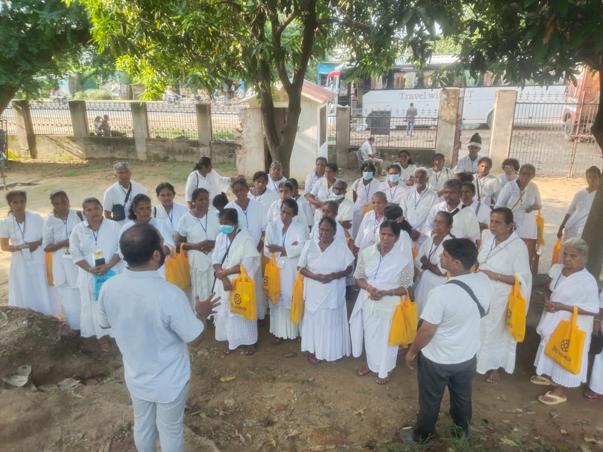 Sri Lankan followers worshipped the Bodhi tree.