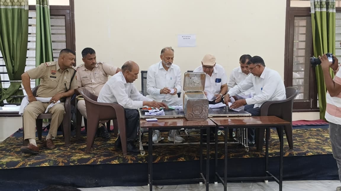 Out of 55 collegiums of Sant Kabir Education Committee, 44 were elected unopposed