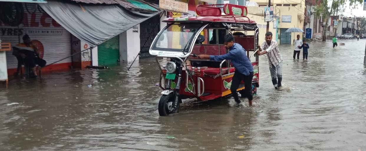 Rain caused waterlogging on city roads and highways, disrupting traffic.