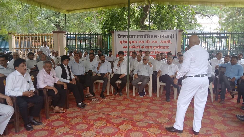 Lawyers protest against SDM; sit-in to continue until transfer.