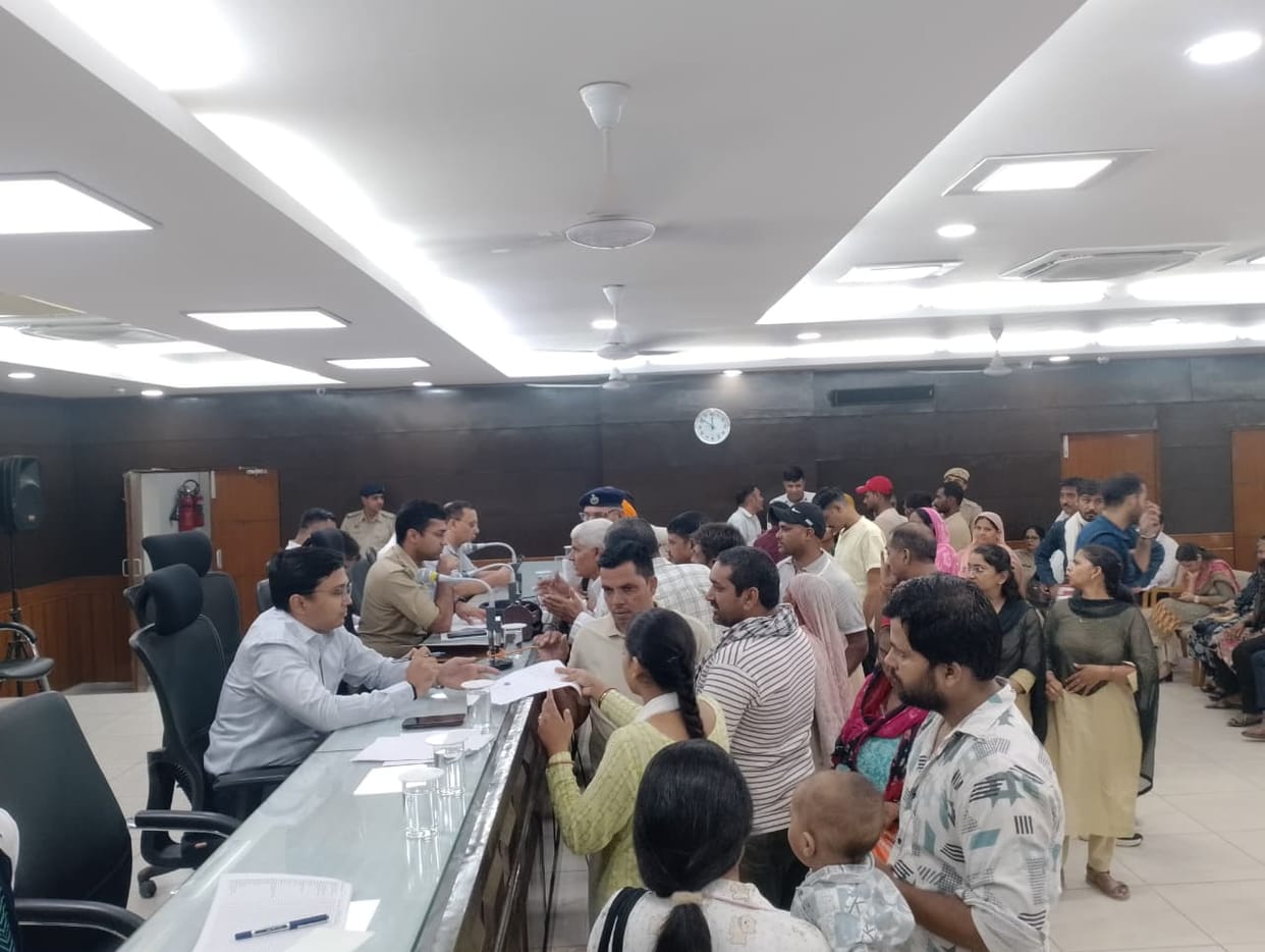 Protests in Delhi... Security stepped up at toll plazas.