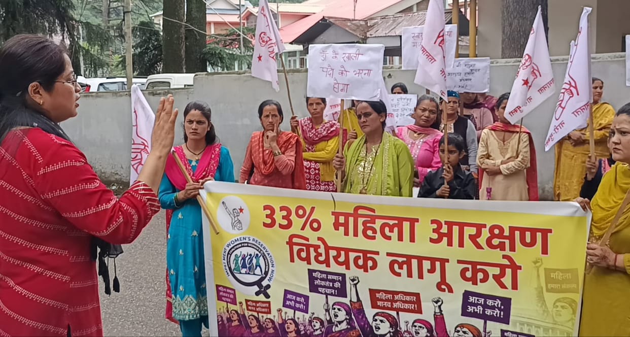 Protest held over reservation and the non-appointment of a gynecologist.