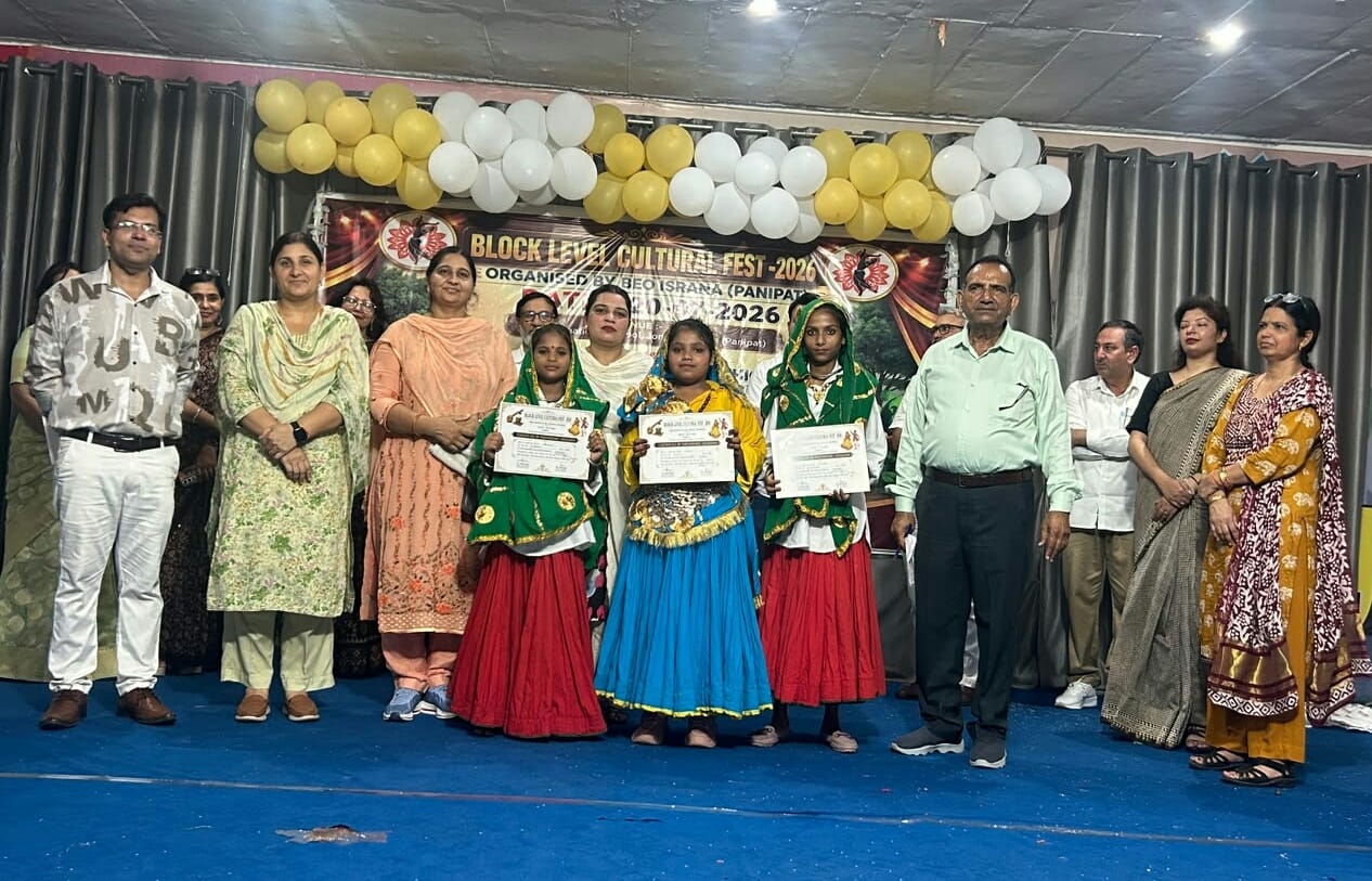 जोंधन कलां में हुए खंड स्तरीय कल्चरल फेस्ट में अव्वल रहे प्रतिभागियों को सम्मानित करते हुए शिक