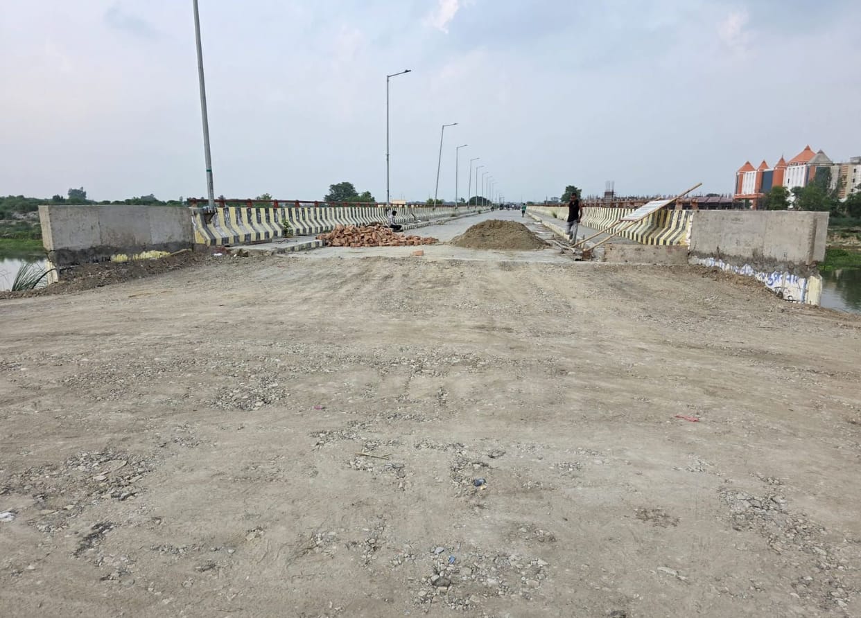 95% of the work on the Garra River bridge is complete; traffic movement will begin by the end of July.