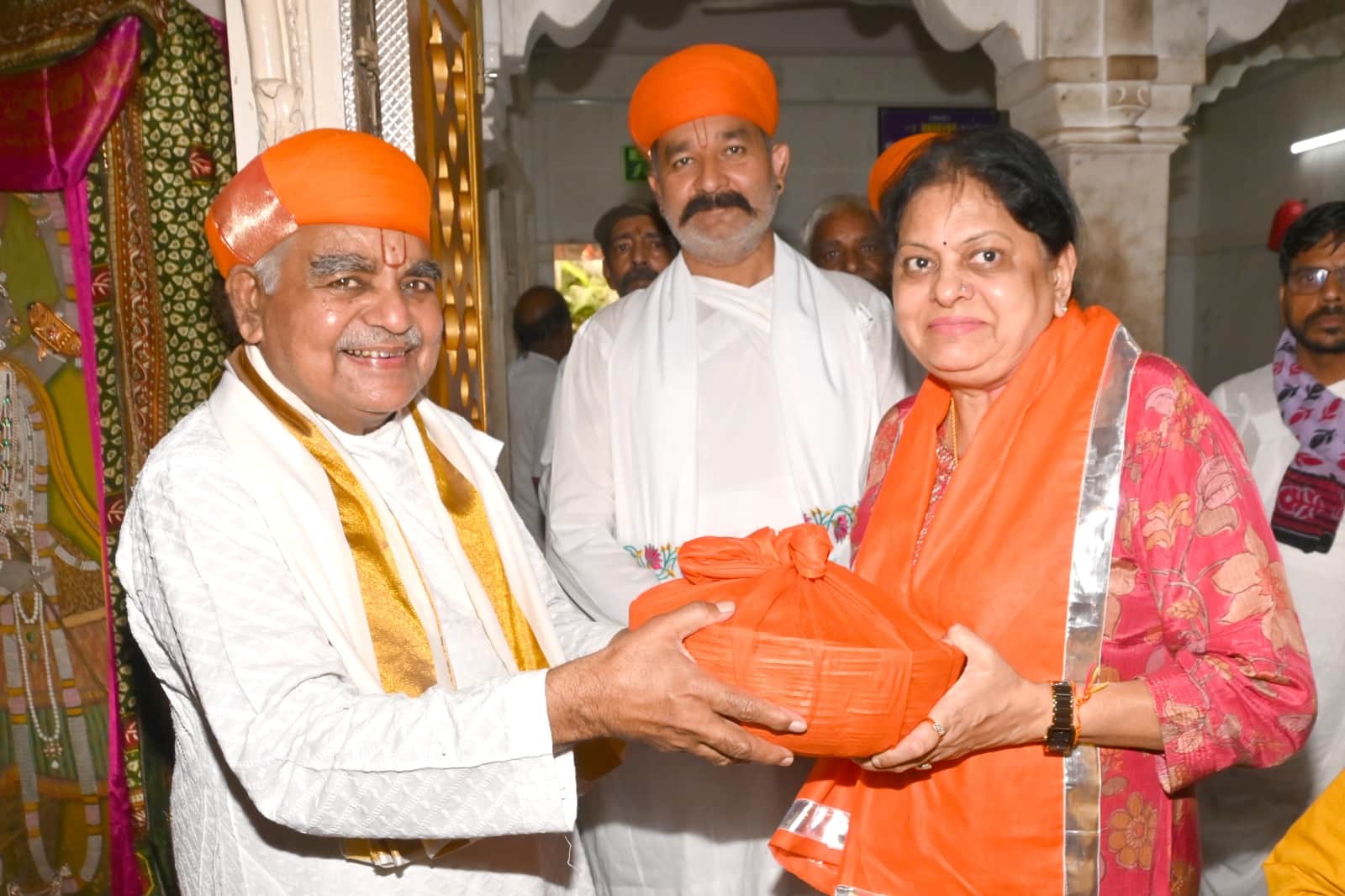 श्रीनाथजी के दरबार पहुंचीं सोनल शाह