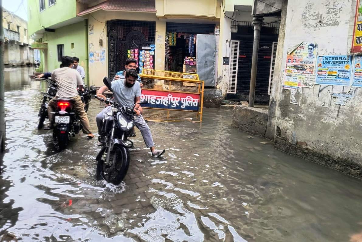 Roads and streets waterlogged after 24 hours of rain; three houses collapsed in Khutar.