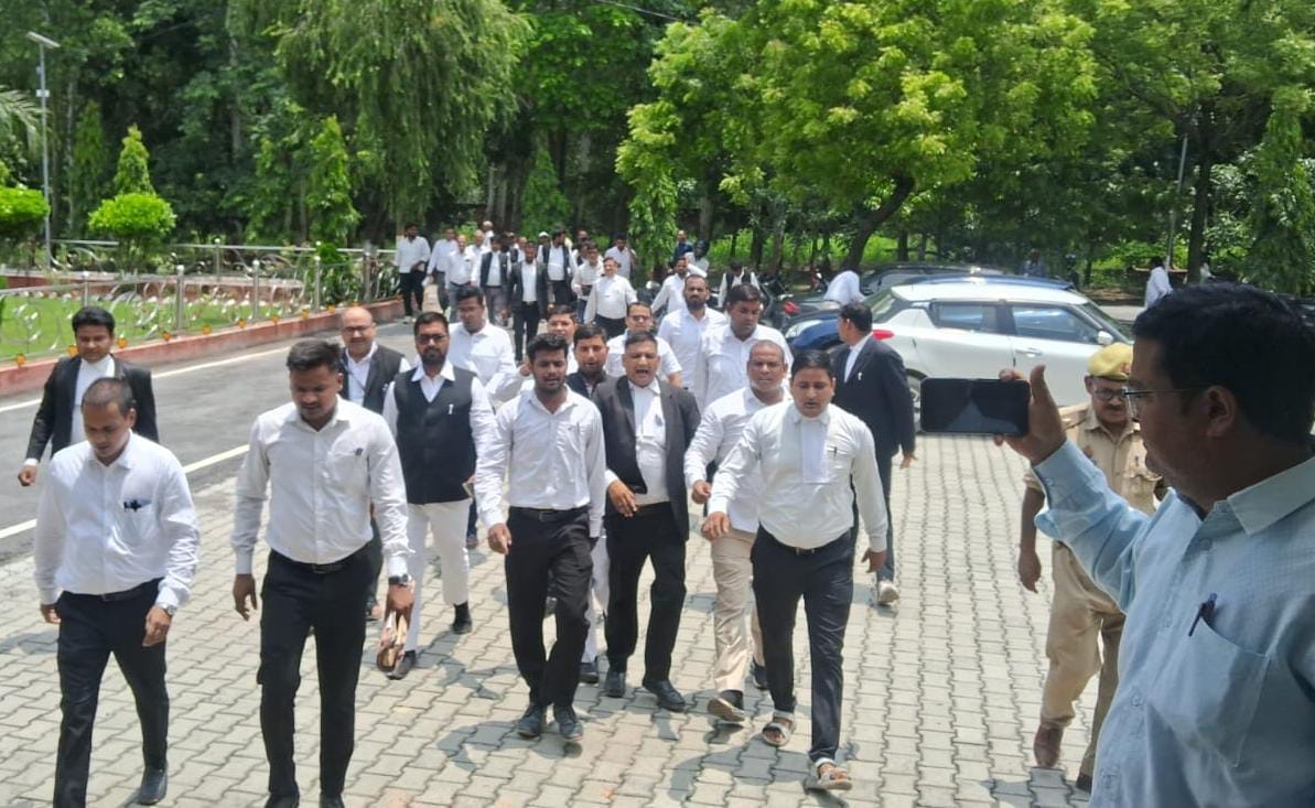 Lawyers' protest in Delhi against the lathi-charge.