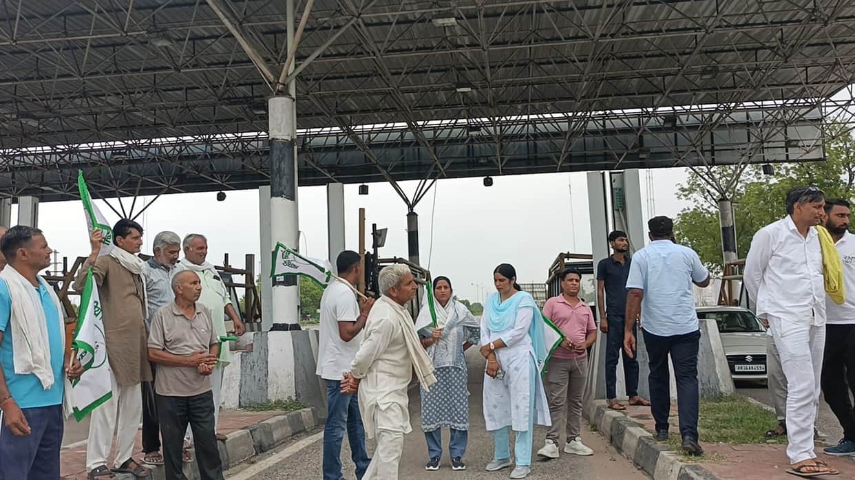 Activists made the toll plaza free and demanded the release of Chaduni in protest against his arrest.