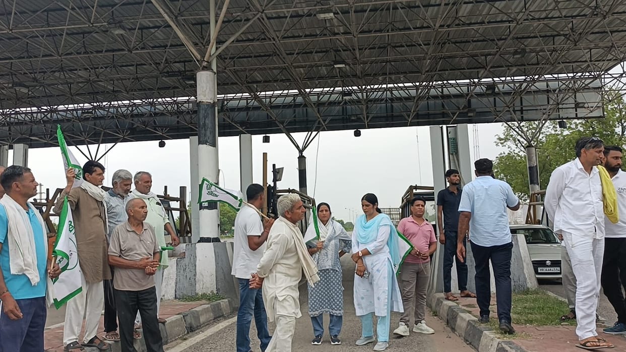 Activists made the toll plaza free and demanded the release of Chaduni in protest against his arrest.