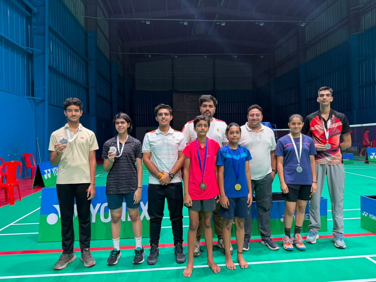 Meerut players won medals in the badminton tournament.